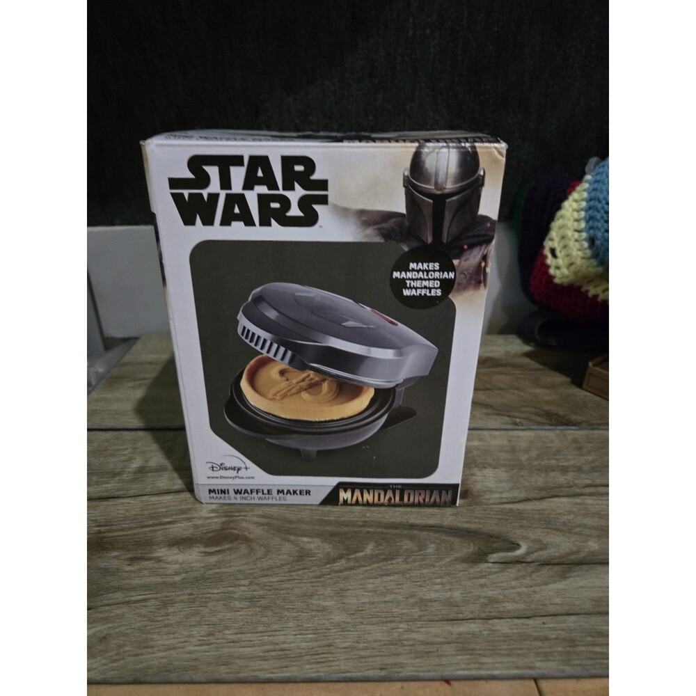 Disney Star Wars - The Mandalorian  Non-Stick Waffle Maker